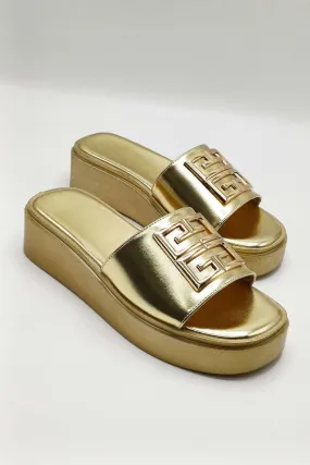 Noemi C Shaped Gold Broach Large Band Flatform Sliders in Gold