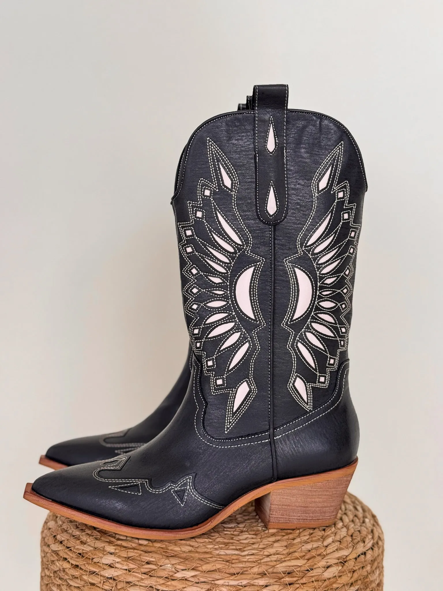 Western Sun Cutout Boots (BLK)