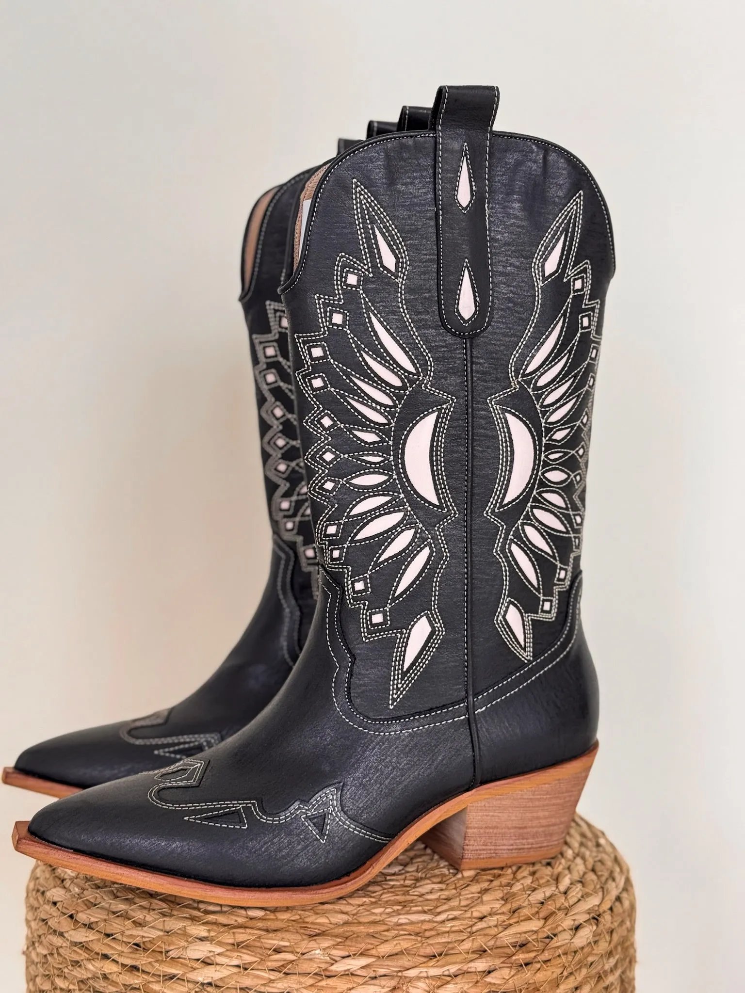 Western Sun Cutout Boots (BLK)